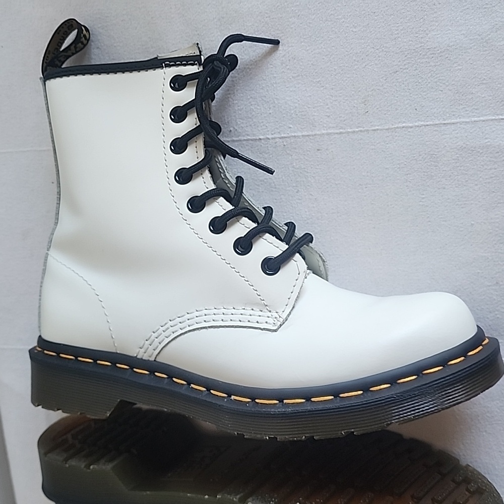 Dr. Martens Women's White Boots Size 7 - Picture 6 of 16